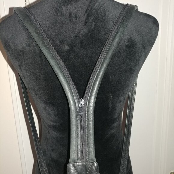 Mac Clay Leather Design: Tan/Black Leather Convertible Backpack/Shoulder Bag - Picture 5 of 14